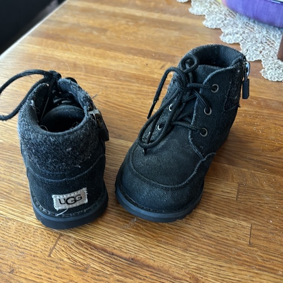 UGG Australia Girls Bootie with side Zipper size 7 - Picture 1 of 15